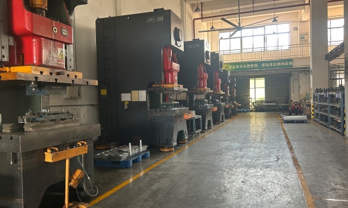 Cos'è la fabbricazione della lamiera e come funziona